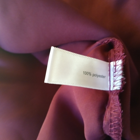 3/$10 Fashion Bug Burgundy Satin Scoop Neck Tank Top Size 3X - Picture 6 of 6